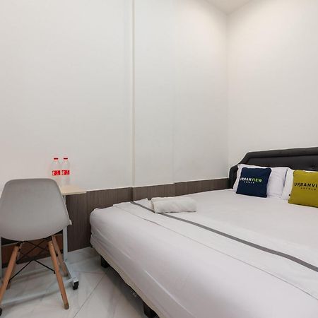 Urbanview Hotel Kota Tua Джакарта Екстериор снимка