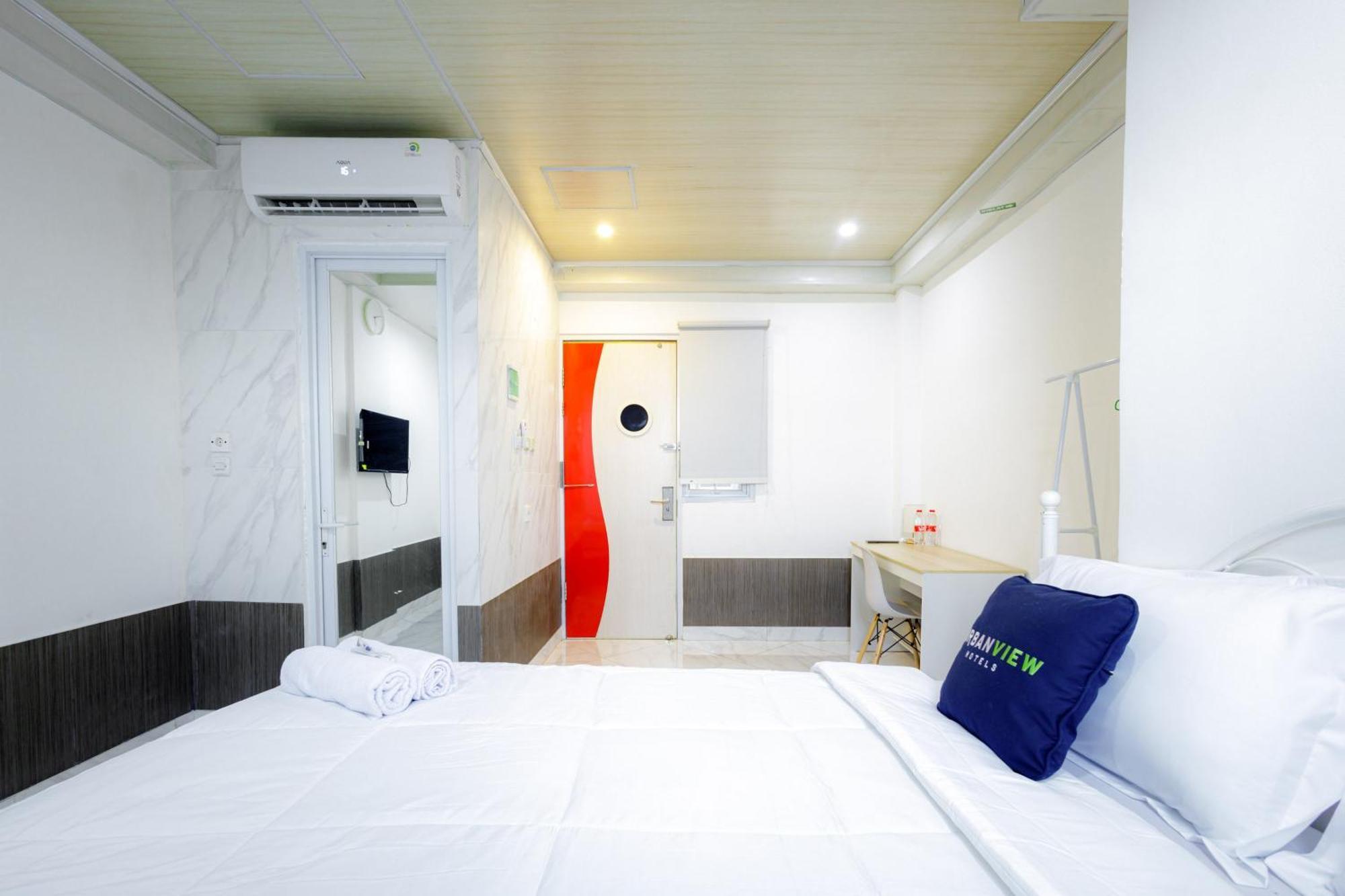 Urbanview Hotel Kota Tua Джакарта Екстериор снимка