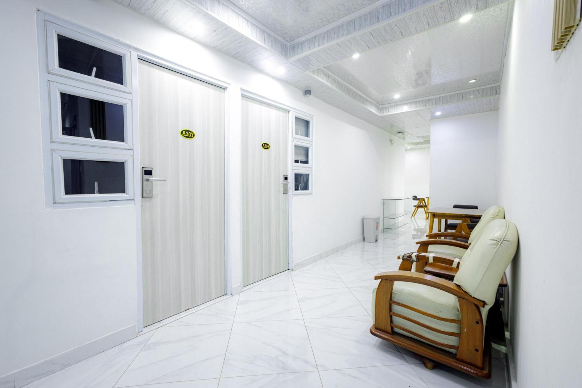 Urbanview Hotel Kota Tua Джакарта Екстериор снимка