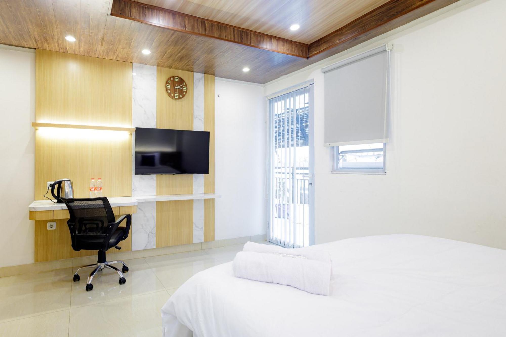 Urbanview Hotel Kota Tua Джакарта Екстериор снимка