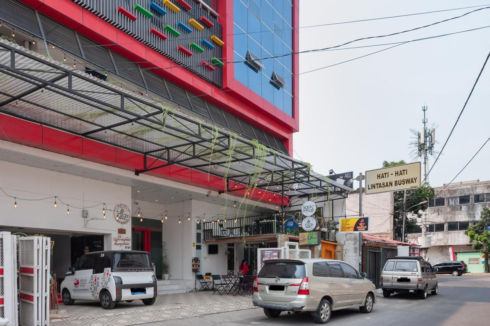 Urbanview Hotel Kota Tua Джакарта Екстериор снимка